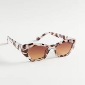 Urban Outfitters Jordyn Chunky Cat-Eye Sunglasses